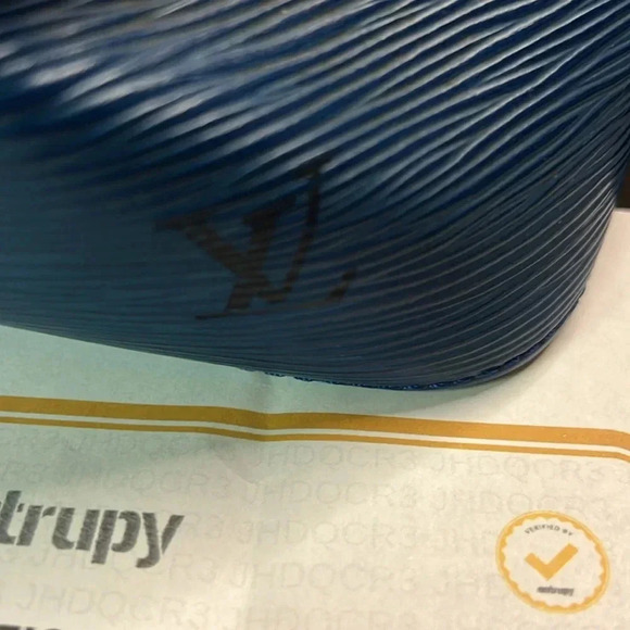 Vintage Louis  Vuitton Epi blue leather bag with COA included - Picture 2 of 14